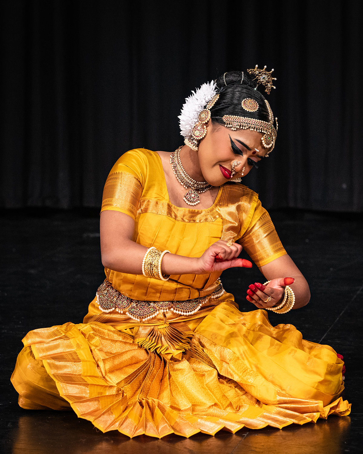 Rasanupavam production photograph 16: Artists supporting one another
