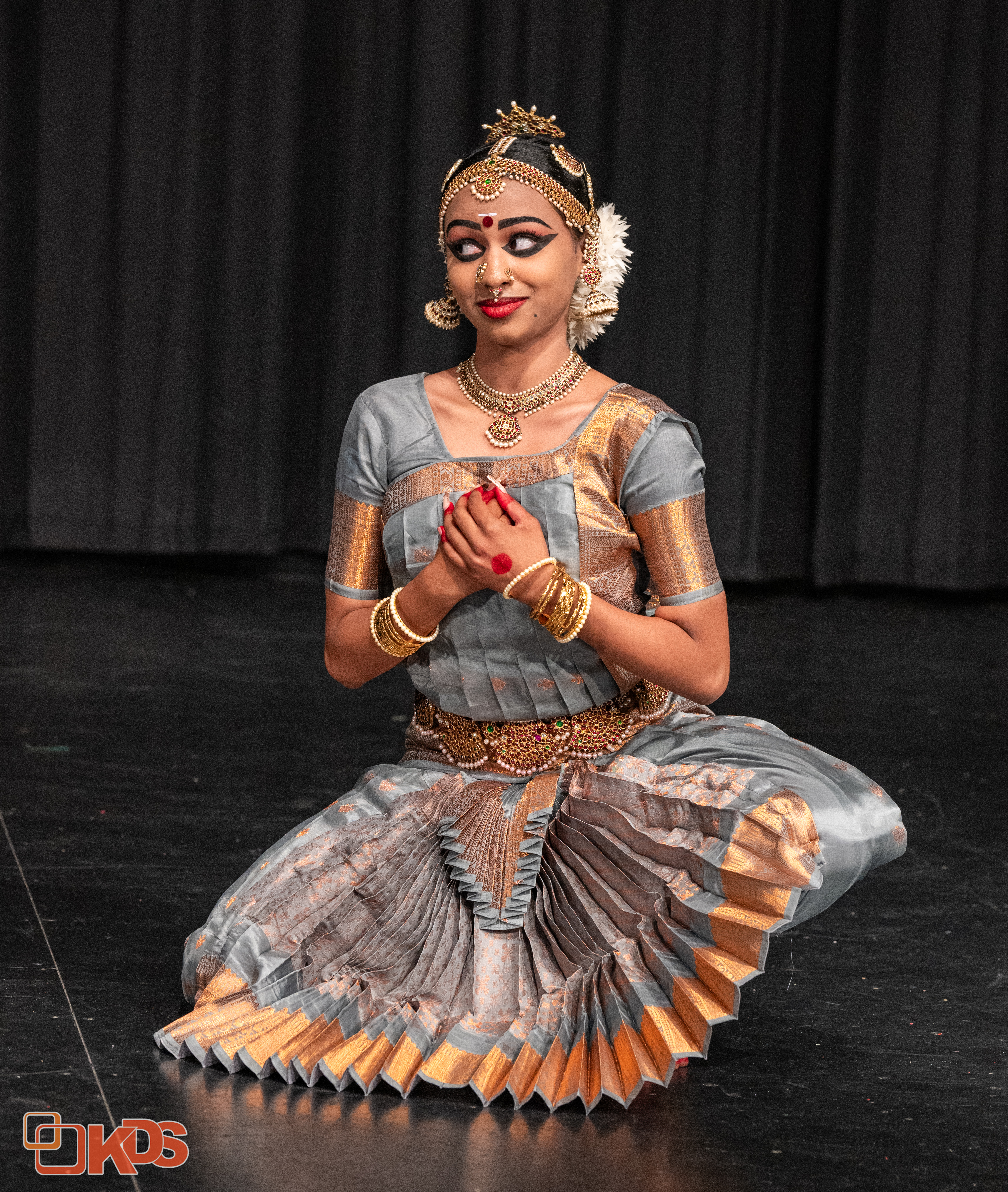 Rasanupavam production photograph 17: Recognition and applause